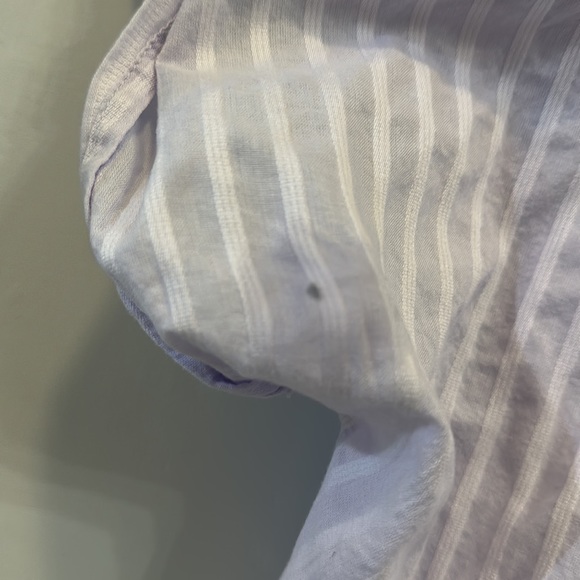 Gap women’s lavender shirt. Size small - Picture 5 of 5